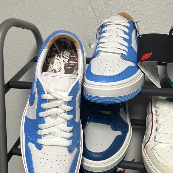 Blue elevates - Picture 5 of 5